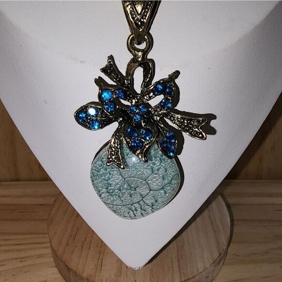 Elegant Blue and Gold Pendant Necklace 17" Marked India - Picture 3 of 6